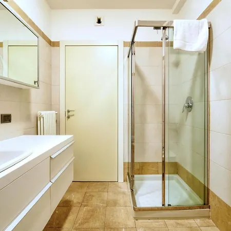 Romantic Getaway On Como! Private Box, Wifi *