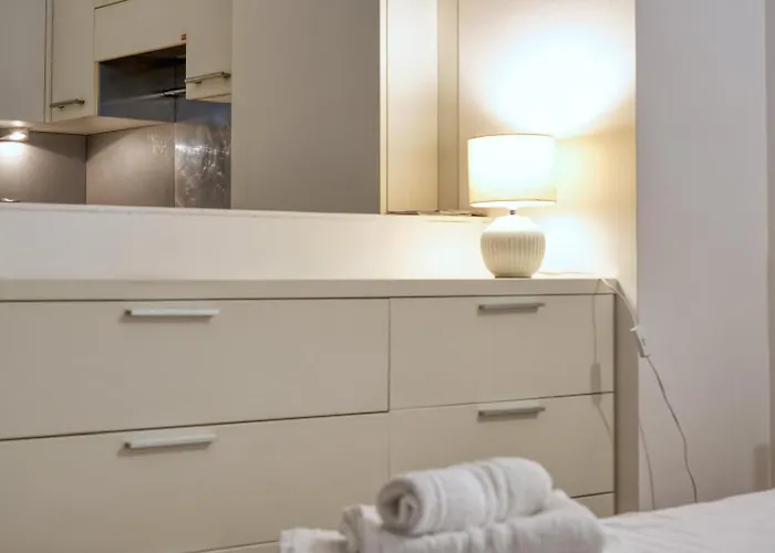 Romantic Getaway On Como! Private Box, Wifi 公寓