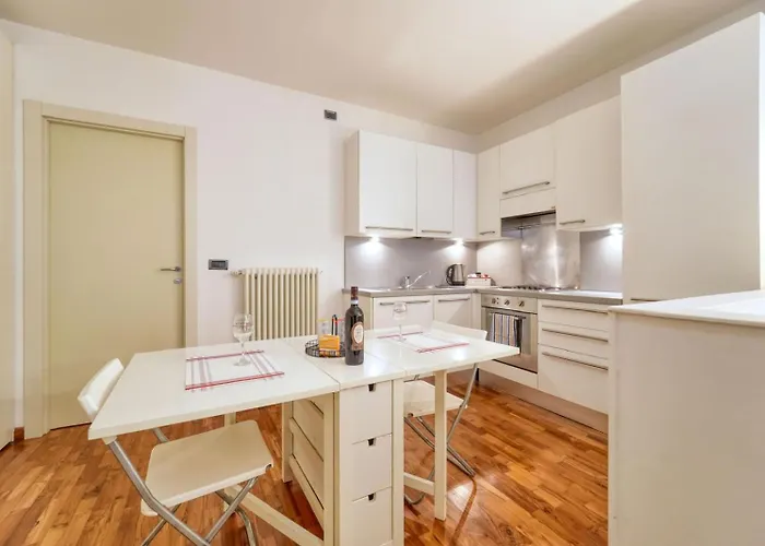 公寓 Romantic Getaway On Como! Private Box, Wifi *