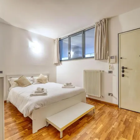 Romantic Getaway On Como! Private Box, Wifi * Como