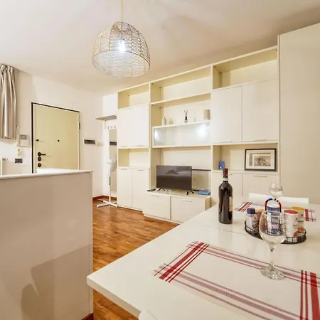 Romantic Getaway On Como! Private Box, Wifi Apartamento